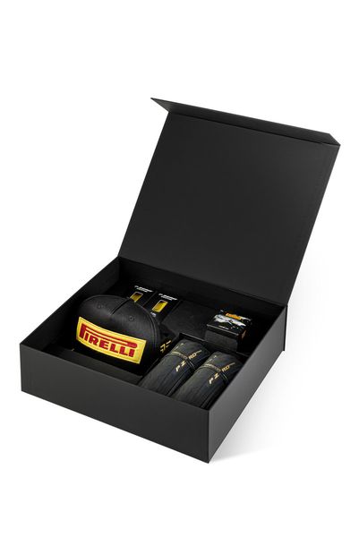 Pirelli 150th Anniversary Prestige Box, pár plášťov P Zero Race 26-622, kevlar